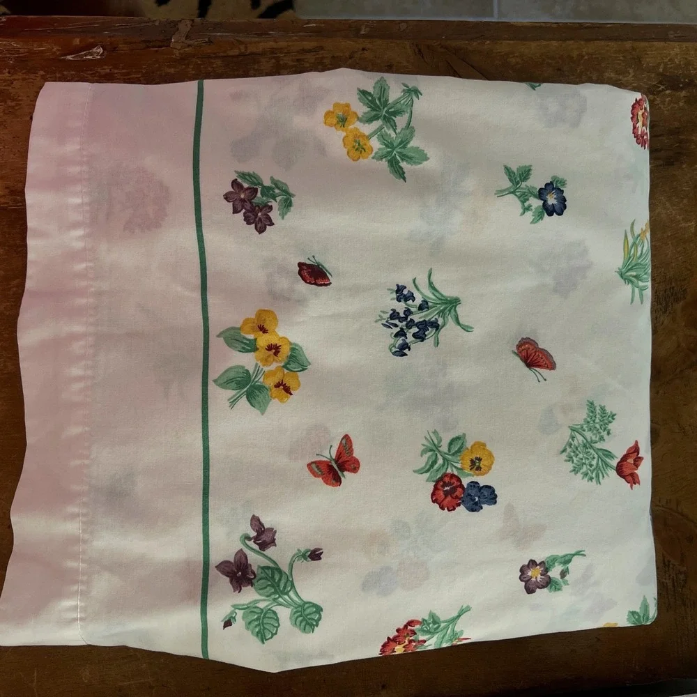 Cannon Flat Sheet Queen‎ Vintage Calico Wildflower Butterfly Sprig Floral White